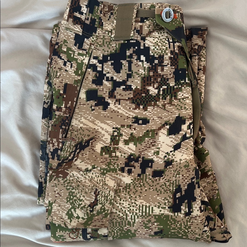 Military-Style Pixelated Pattern Cargo Pants